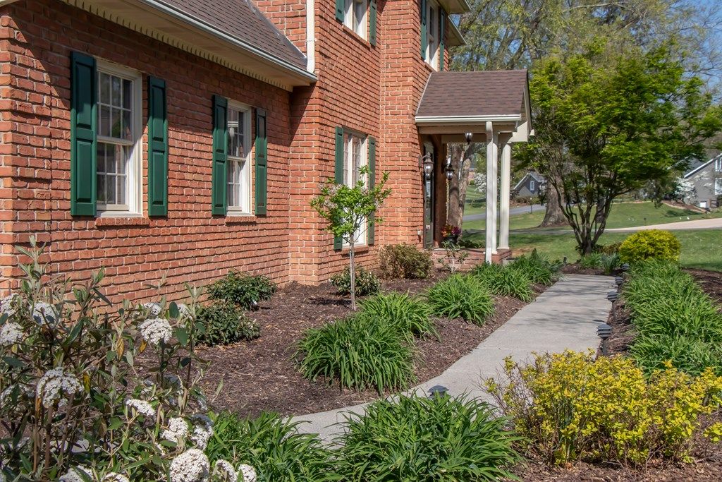 Photo of 64 Fairway Drive, Bristol, TN 37620 (MLS # 109605)