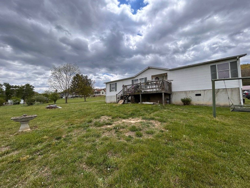 Photo of 151 Tower Street, Pulaski, VA 24301 (MLS # 109771)