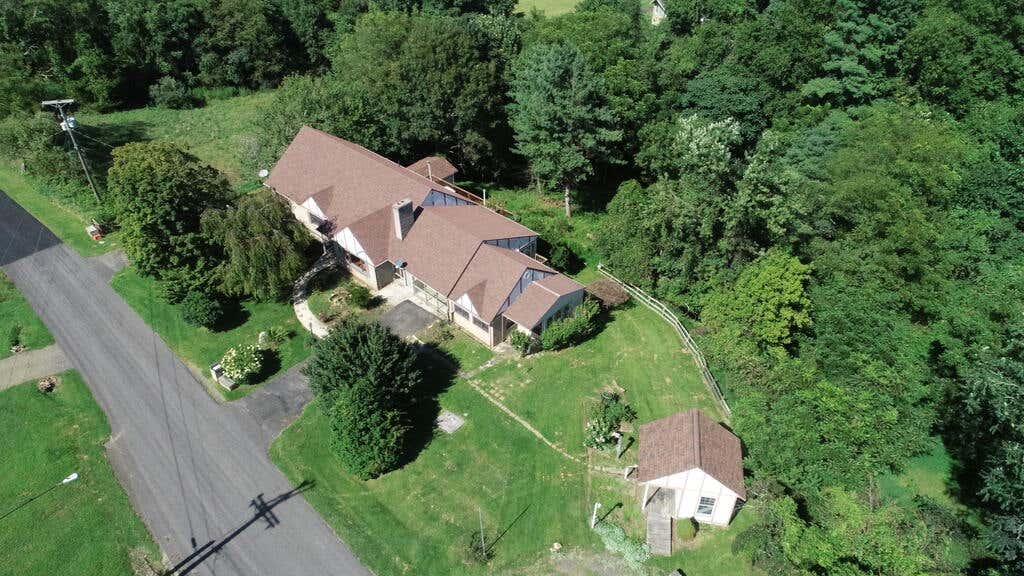 Photo of 827 Pine St, Hillsville, VA 24343 (MLS # 111564)