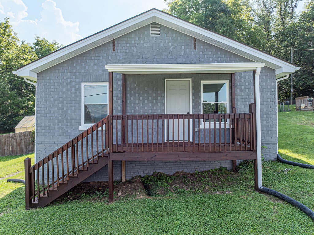 Photo of 716 Goolsby St, Marion, VA 24354 (MLS # 111495)