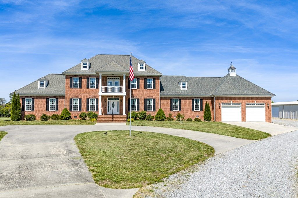 Photo of 2842 Goodes Ferry Rd, South Hill, VA 23970 (MLS # 109734)