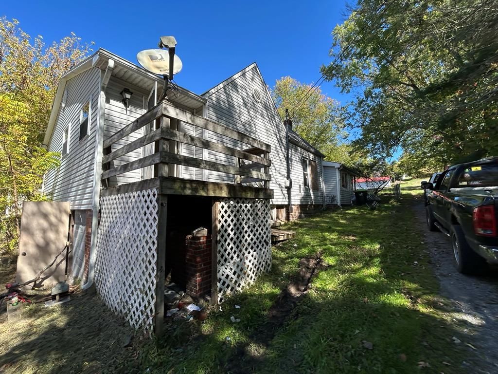 Photo of 109 Spruce St, Pulaski, VA 24301 (MLS # 103867)