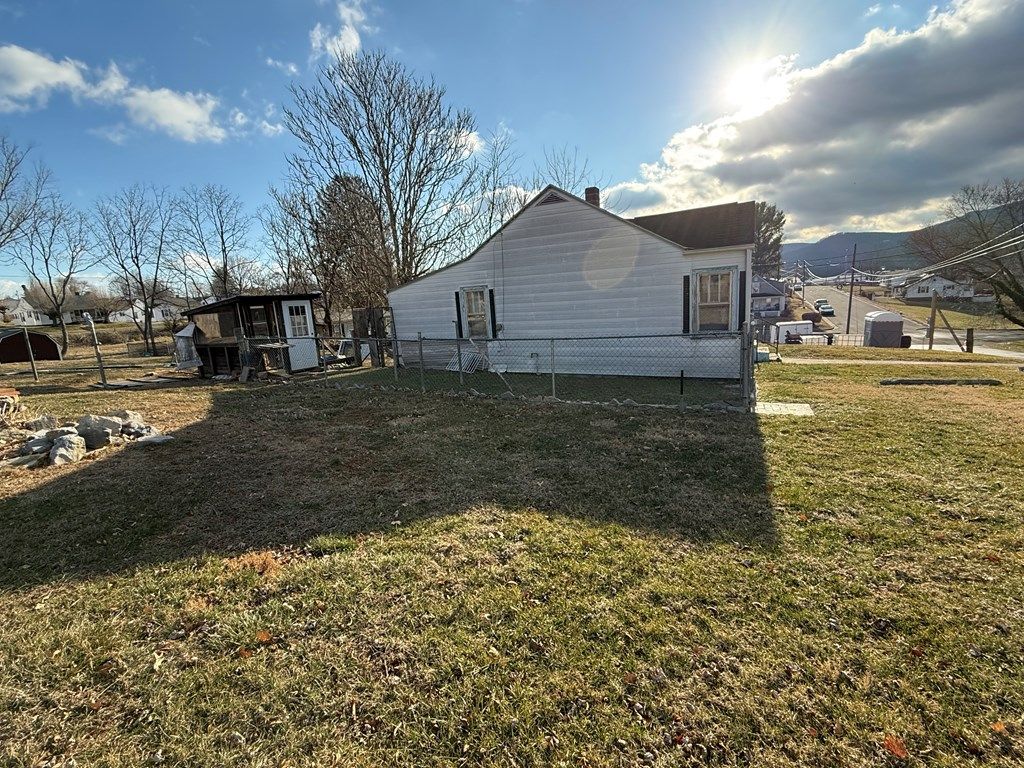Photo of 770 S 5th St, Wytheville, VA 24382 (MLS # 104699)