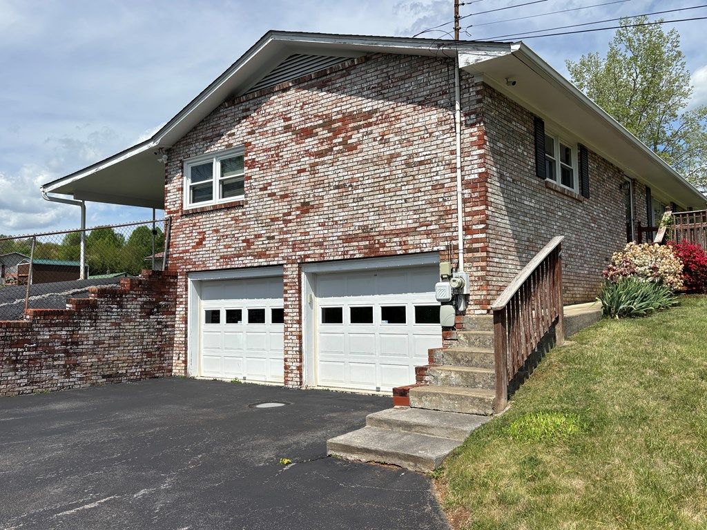 Photo of 4253 Reedy Creek Rd, Bristol, VA 24202 (MLS # 109702)