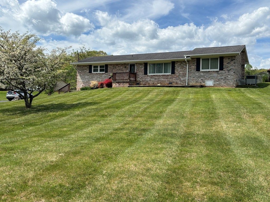 Photo of 4253 Reedy Creek Rd, Bristol, VA 24202 (MLS # 109702)