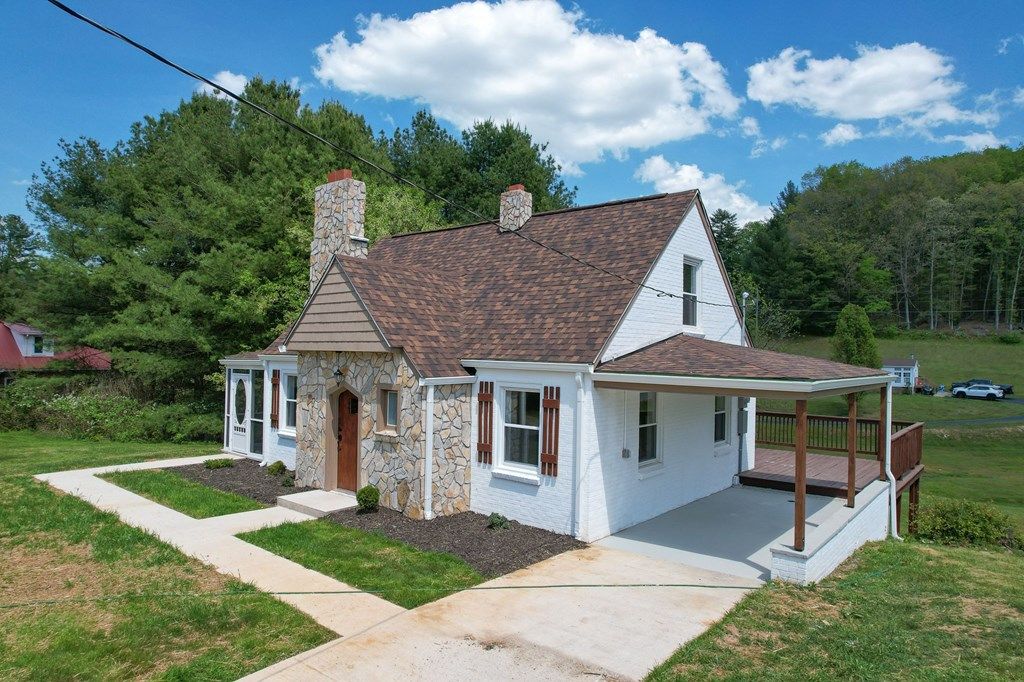Photo of 392 Green Valley Road, Fries, VA 24330 (MLS # 110262)