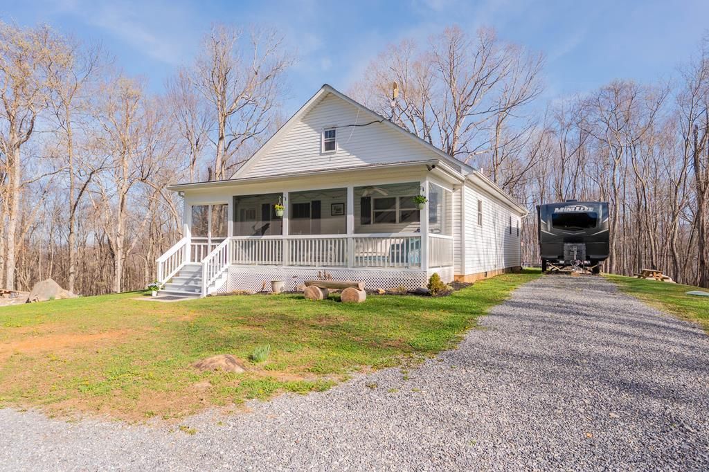 Photo of 725 Cross Ave, Pearisburg, VA 24134 (MLS # 109499)