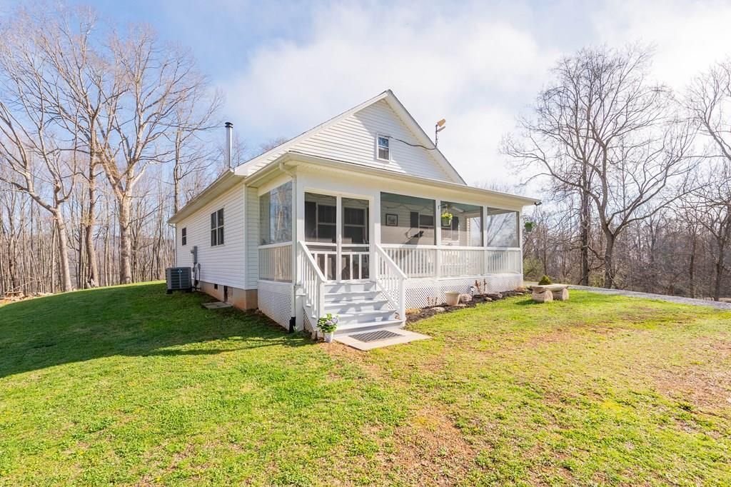 Photo of 725 Cross Ave, Pearisburg, VA 24134 (MLS # 109499)