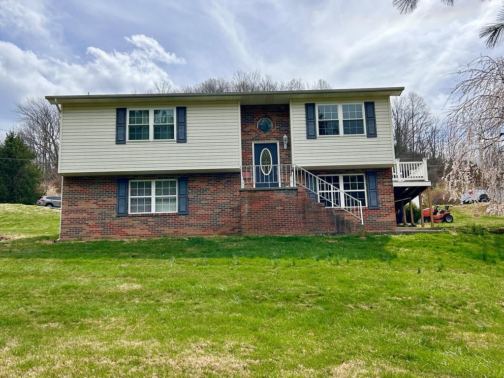 Photo of 148 Trigg Drive, Lebanon, VA 24266 (MLS # 109225)