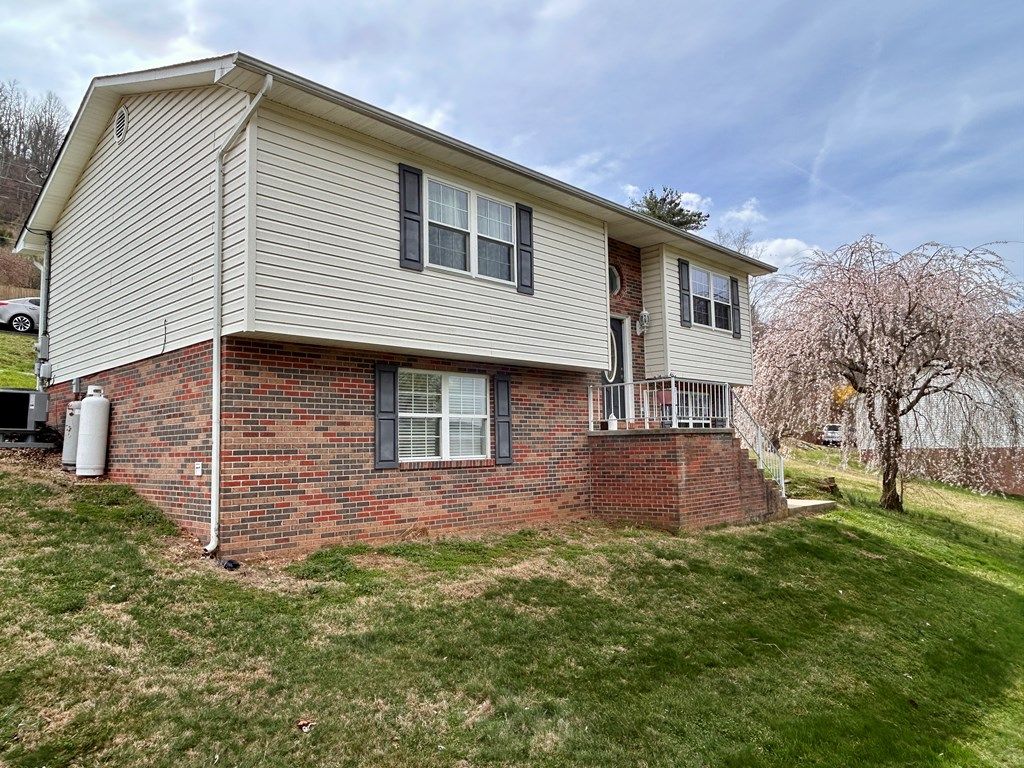 Photo of 148 Trigg Drive, Lebanon, VA 24266 (MLS # 109225)