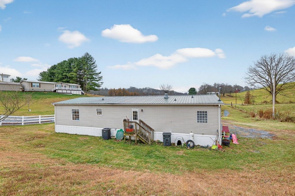 Photo of 1295 Chestnut Ridge Rd, Chilhowie, VA 24319 (MLS # 104186)