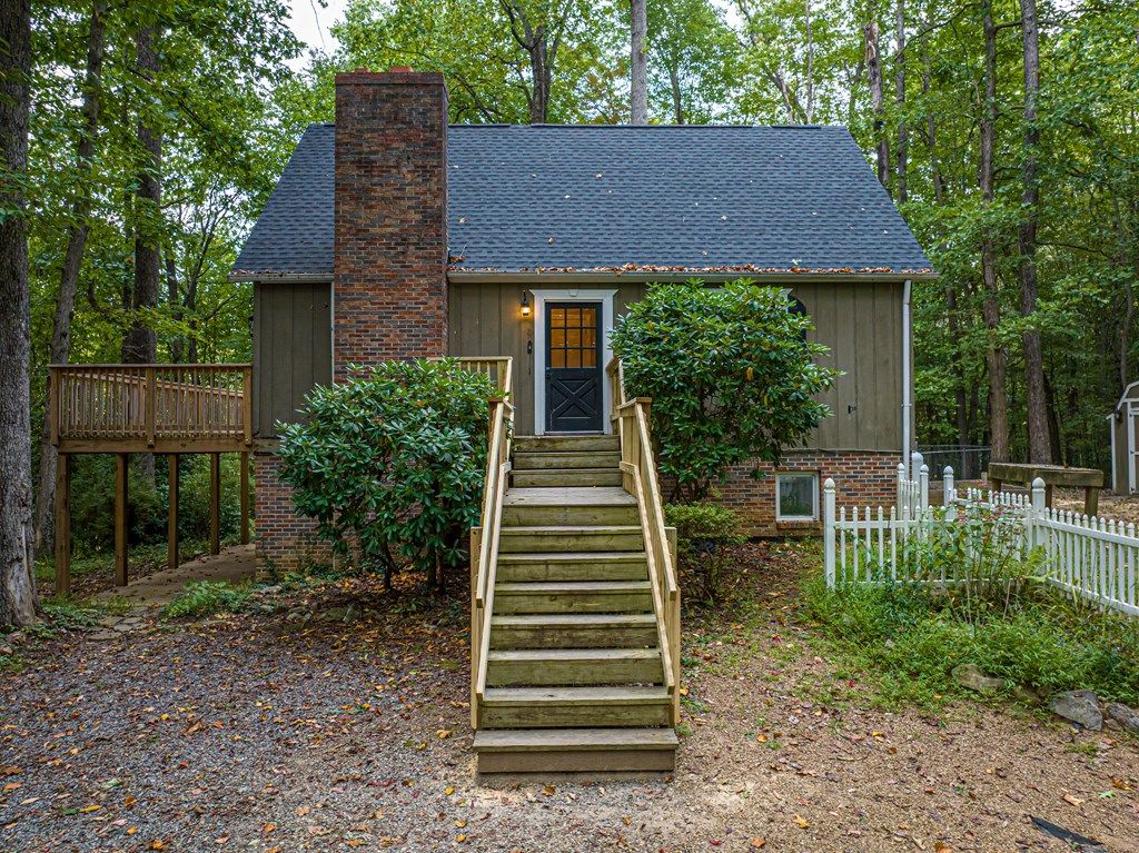 Photo of 19216 Mercedes Drive, Abingdon, VA 24210 (MLS # 103458)