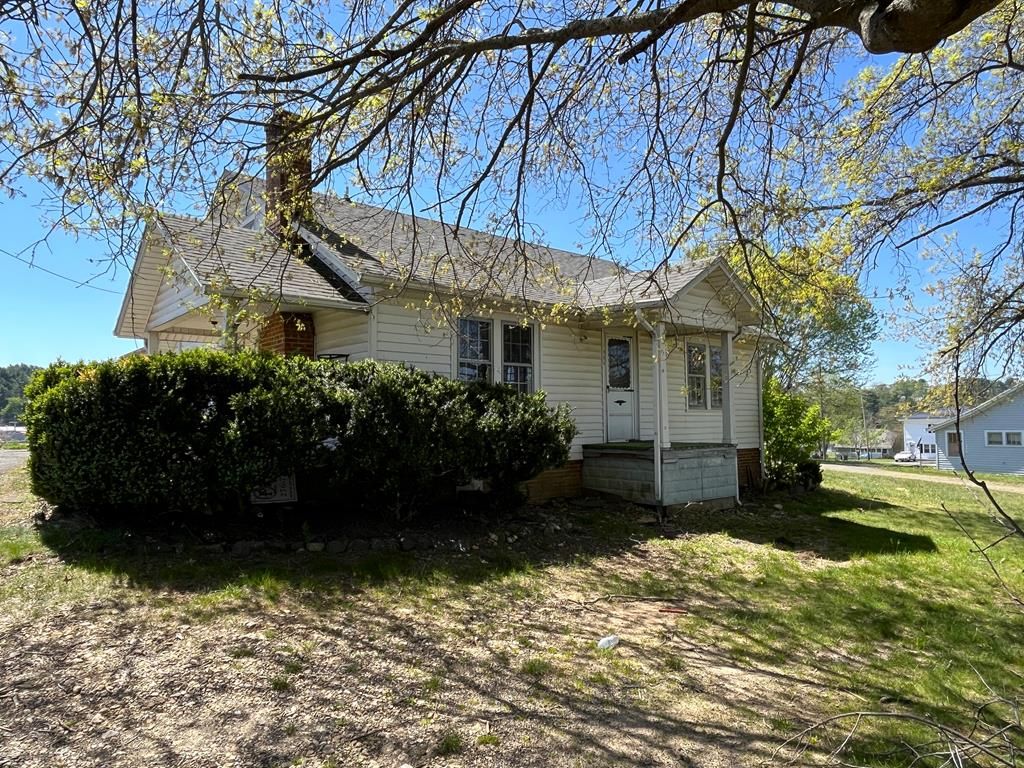 Photo of 1005 Glendale Road, Galax, VA 24333 (MLS # 109652)