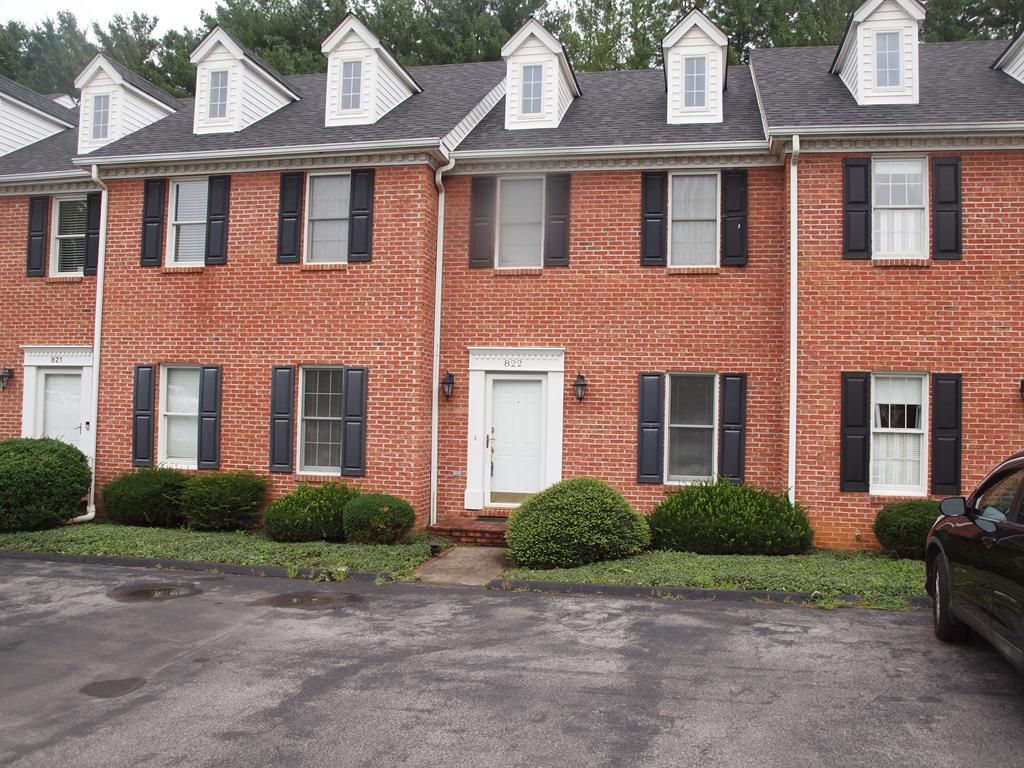 Photo of 822 Wayne Avenue NE AVE, Abingdon, VA 24210 (MLS # 111212)