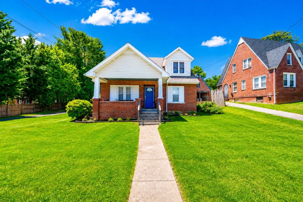 Photo of 508 W Stuart Dr, Galax, VA 24333 (MLS # 110102)