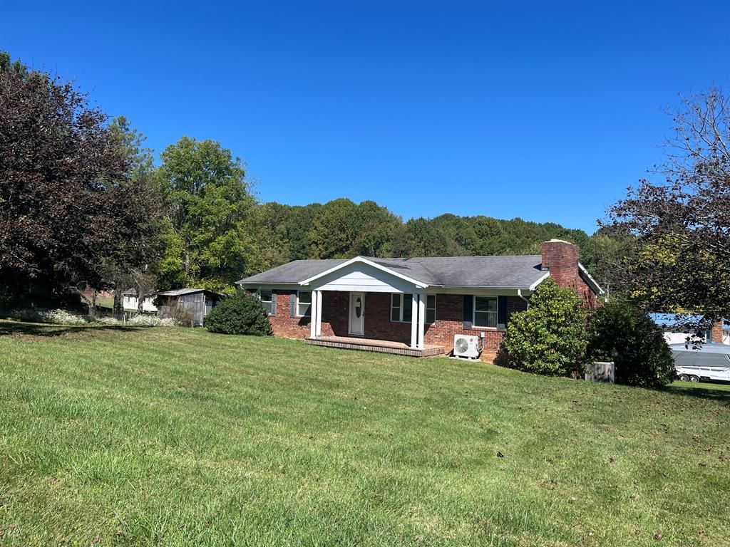 Photo of 214 Kelley St, Tazewell, VA 24651 (MLS # 104173)