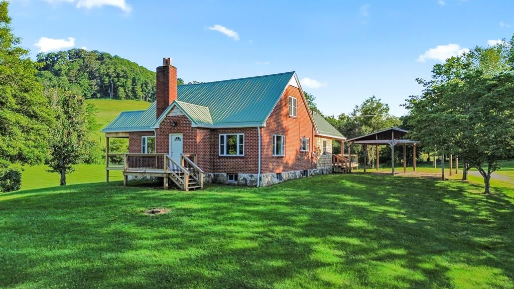 Photo of 10114 Hayters Gap Road, Abingdon, VA 24210 (MLS # 104009)