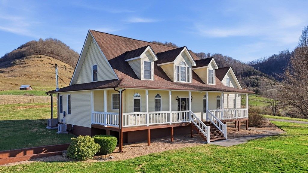 Photo of 1226 Quarry Road, Castlewood, VA 24224 (MLS # 109124)