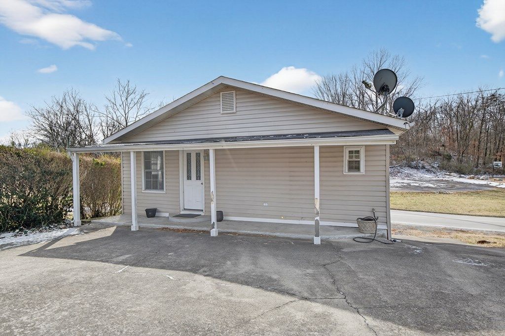 Photo of 1319 5th Street, Bristol, TN 37620 (MLS # 104704)