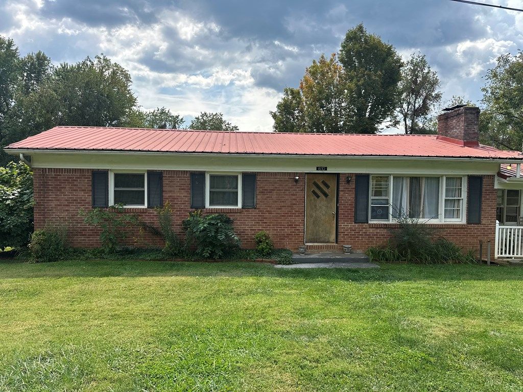 Photo of 610 Hill Crest Ave, Damascus, VA 24236 (MLS # 103541)