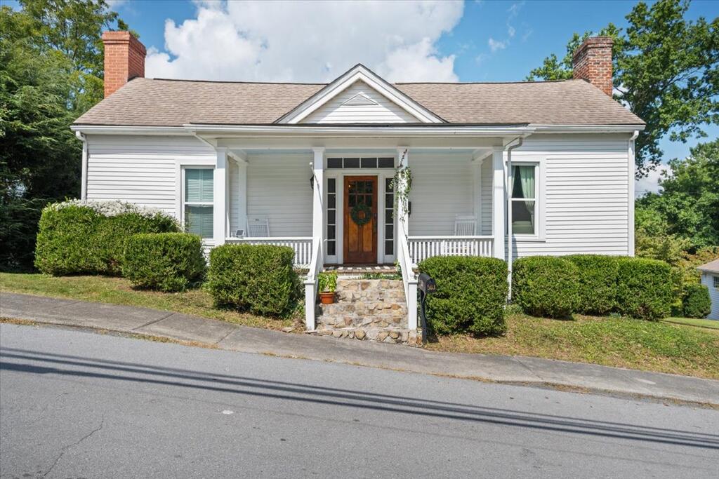 Photo of 503 Pine Street, Tazewell, VA 24651 (MLS # 111725)
