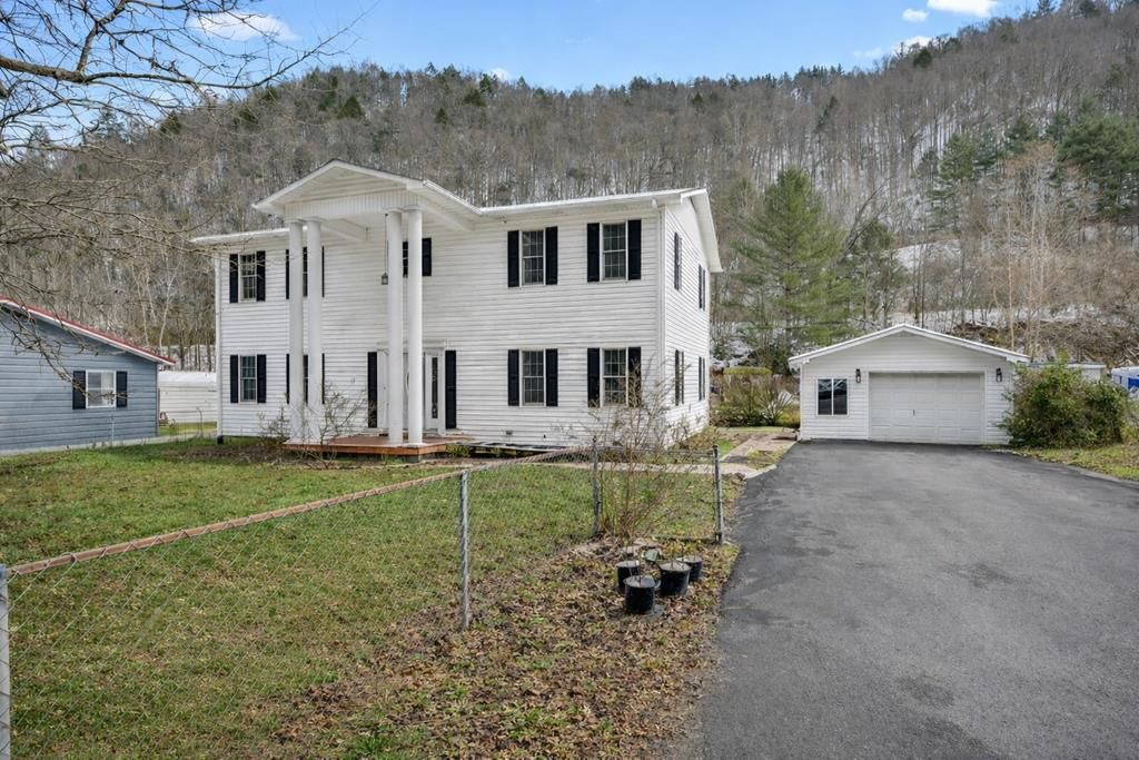 Photo of 8232 Garden Creek Rd, Oakwood, VA 24631 (MLS # 109193)