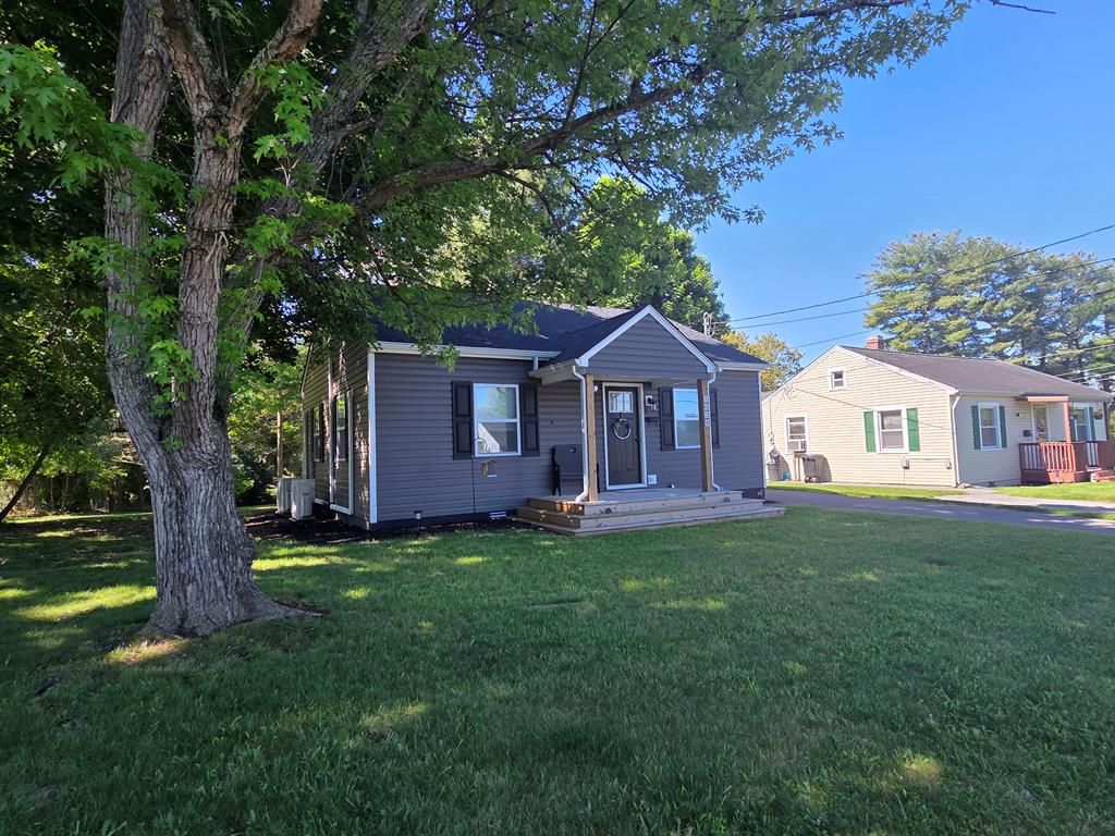 Photo of 1028 Carson St, Radford, VA 24141 (MLS # 110083)