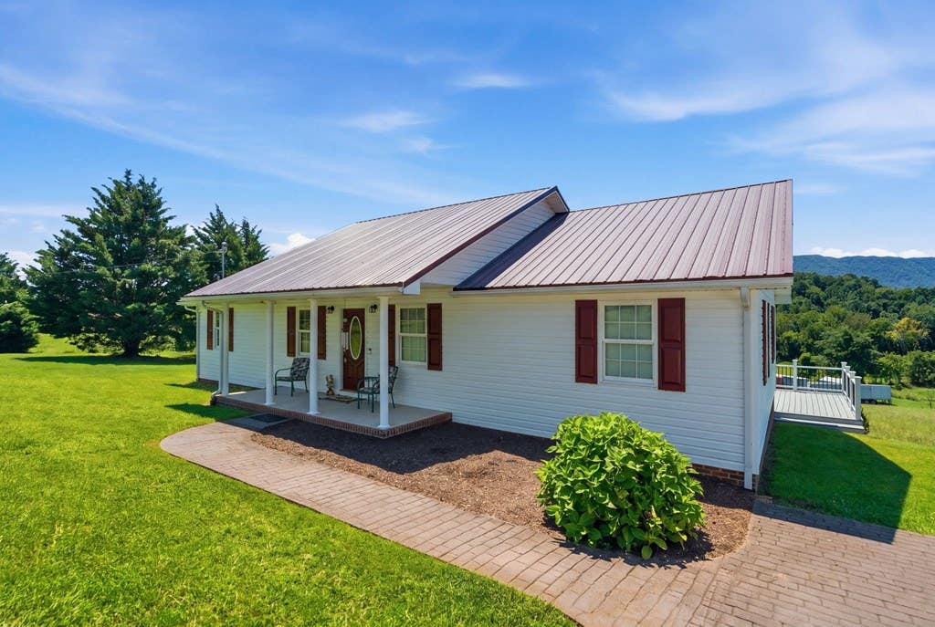 Photo of 1368 Elk Garden Road, Lebanon, VA 24266 (MLS # 111293)