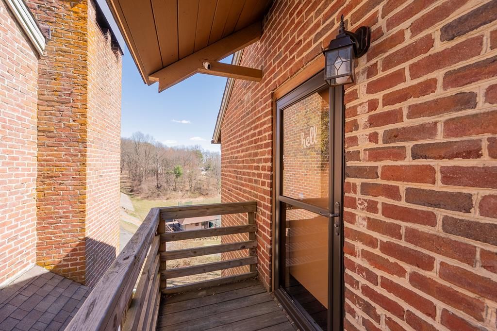 Photo of 42 Doe Valley Dr, Hillsville, VA 24343 (MLS # 109135)