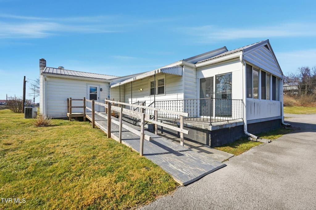 Photo of 16112 Wyndale Road, Abingdon, VA 24210 (MLS # 104675)