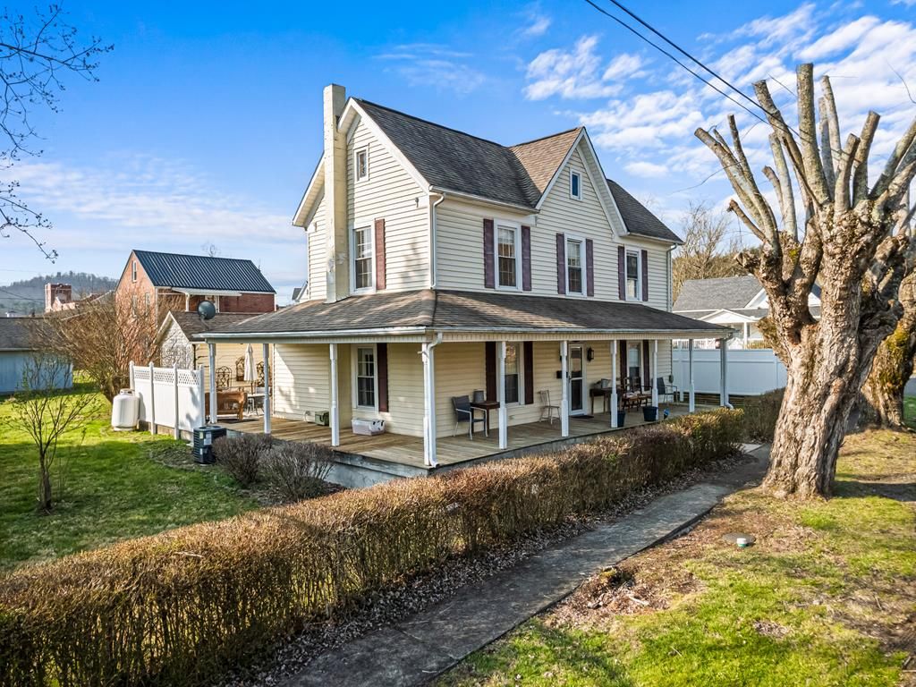 Photo of 211 W Webster St, Galax, VA 24333 (MLS # 109392)