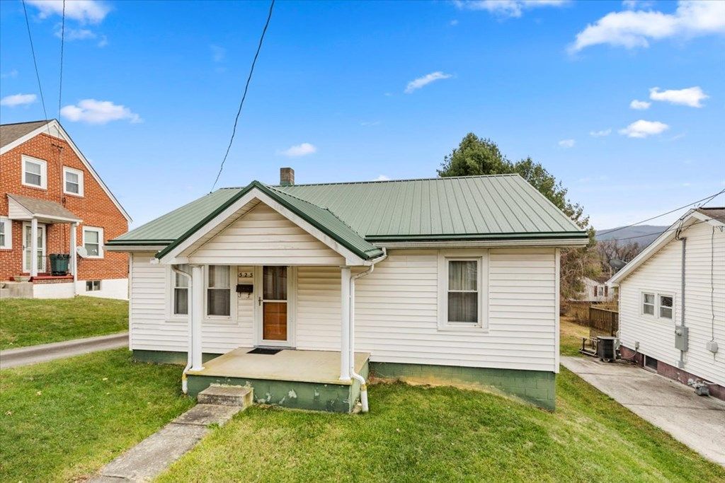 Photo of 525 E Liberty Street, Wytheville, VA 24382 (MLS # 104155)