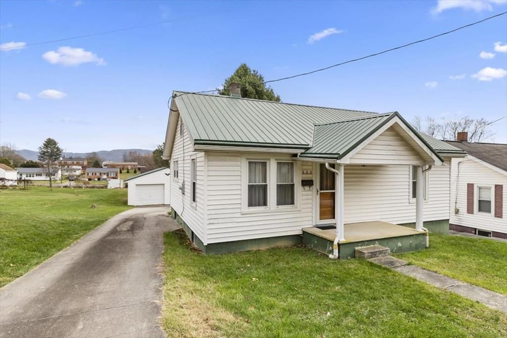 Photo of 525 E Liberty Street, Wytheville, VA 24382 (MLS # 104155)