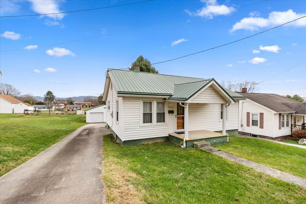 Photo of 525 E Liberty Street, Wytheville, VA 24382 (MLS # 104155)