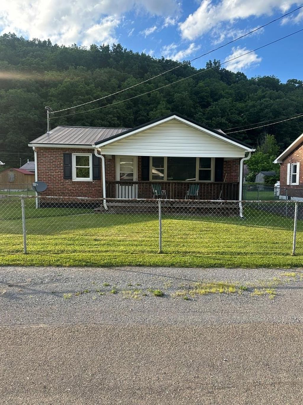 Photo of 309 Brown Bottom Ln, Cedar Bluff, VA 24609 (MLS # 110625)