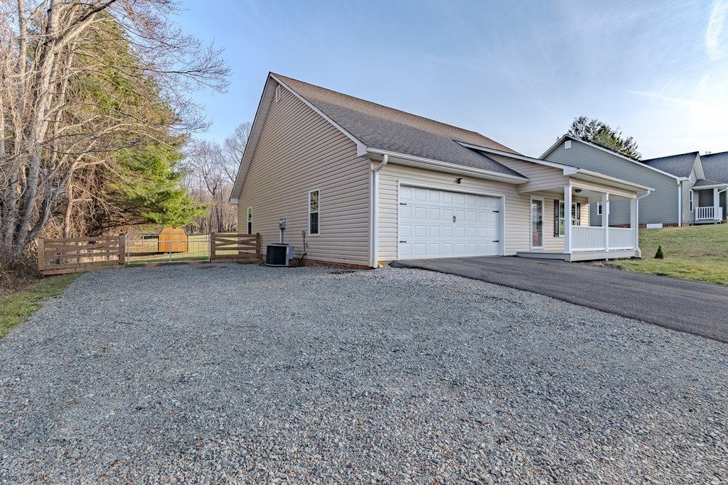 Photo of 44 Water Wheel Rd, Galax, VA 24333 (MLS # 109384)