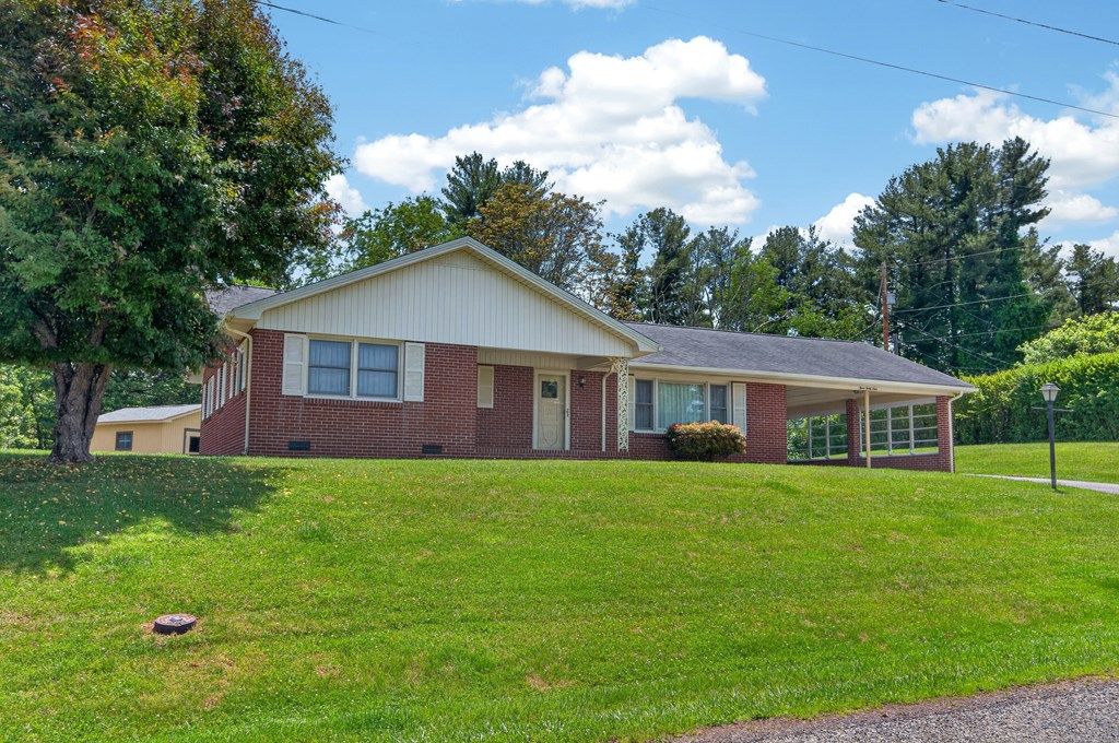 Photo of 349 Valley View Dr, Hillsville, VA 24343 (MLS # 110386)