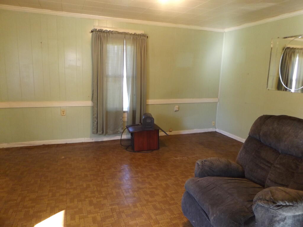 Photo of 206 Walnut St, Galax, VA 24333 (MLS # 112415)