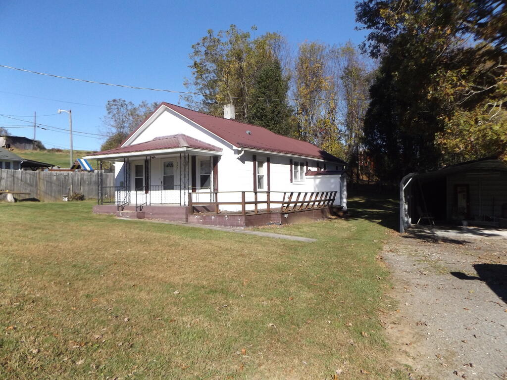 Photo of 206 Walnut St, Galax, VA 24333 (MLS # 112415)