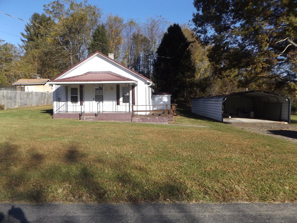 Photo of 206 Walnut St, Galax, VA 24333 (MLS # 112415)