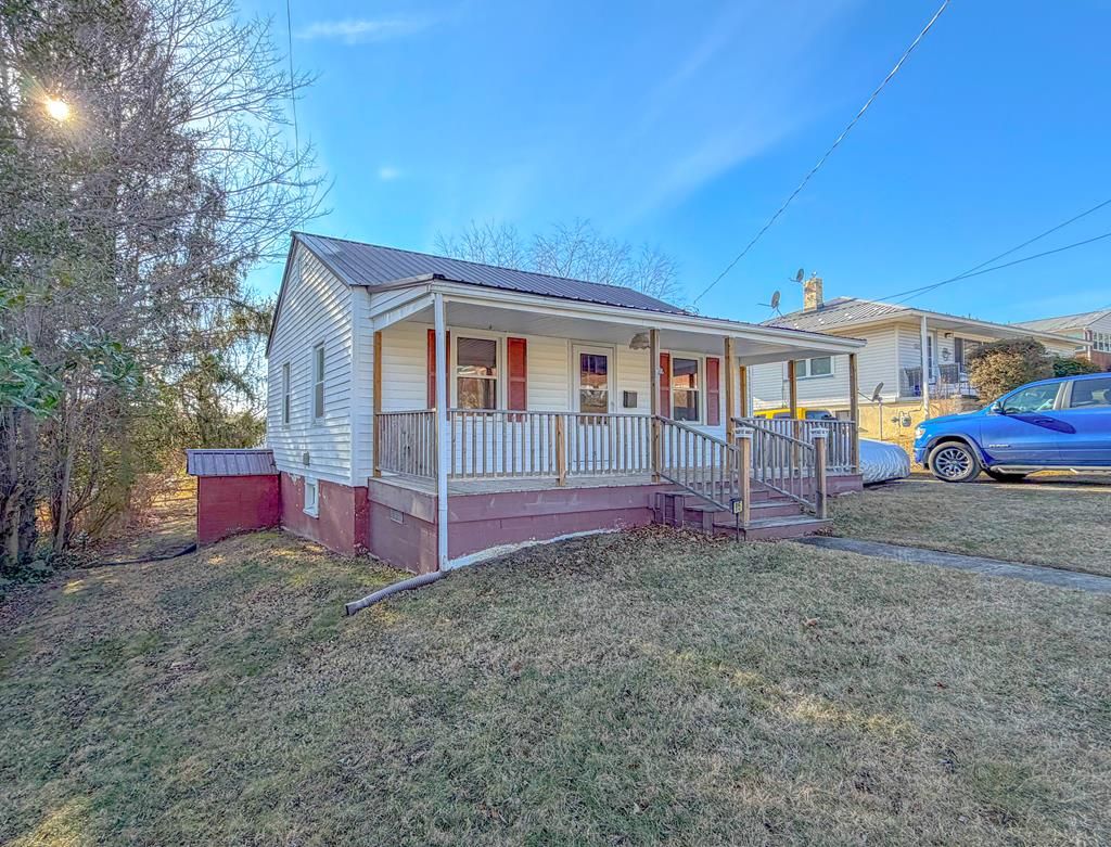 Photo of 915 Fisher Road, Wytheville, VA 24382 (MLS # 105785)