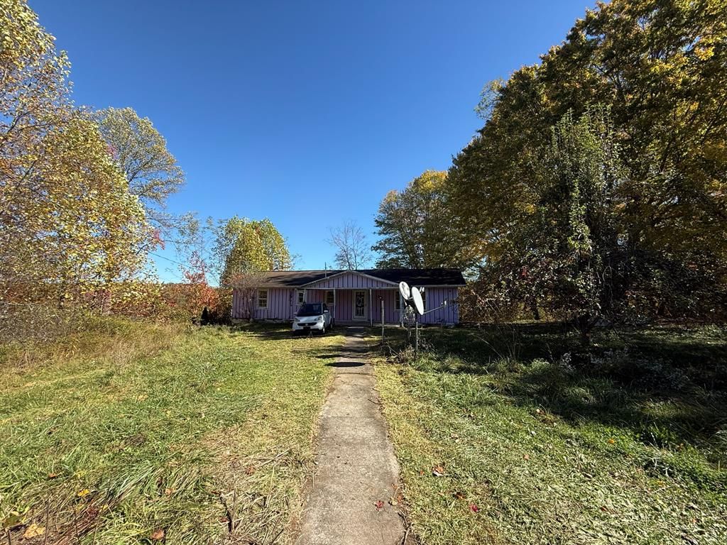 Photo of 547 Bellwood Road, Raven, VA 24639 (MLS # 103843)