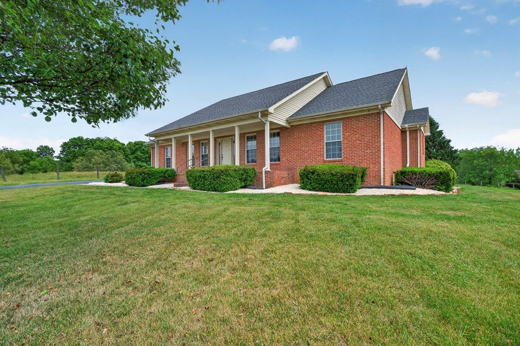 Photo of 18158 Old Jonesboro Road, Abingdon, VA 24211 (MLS # 110270)