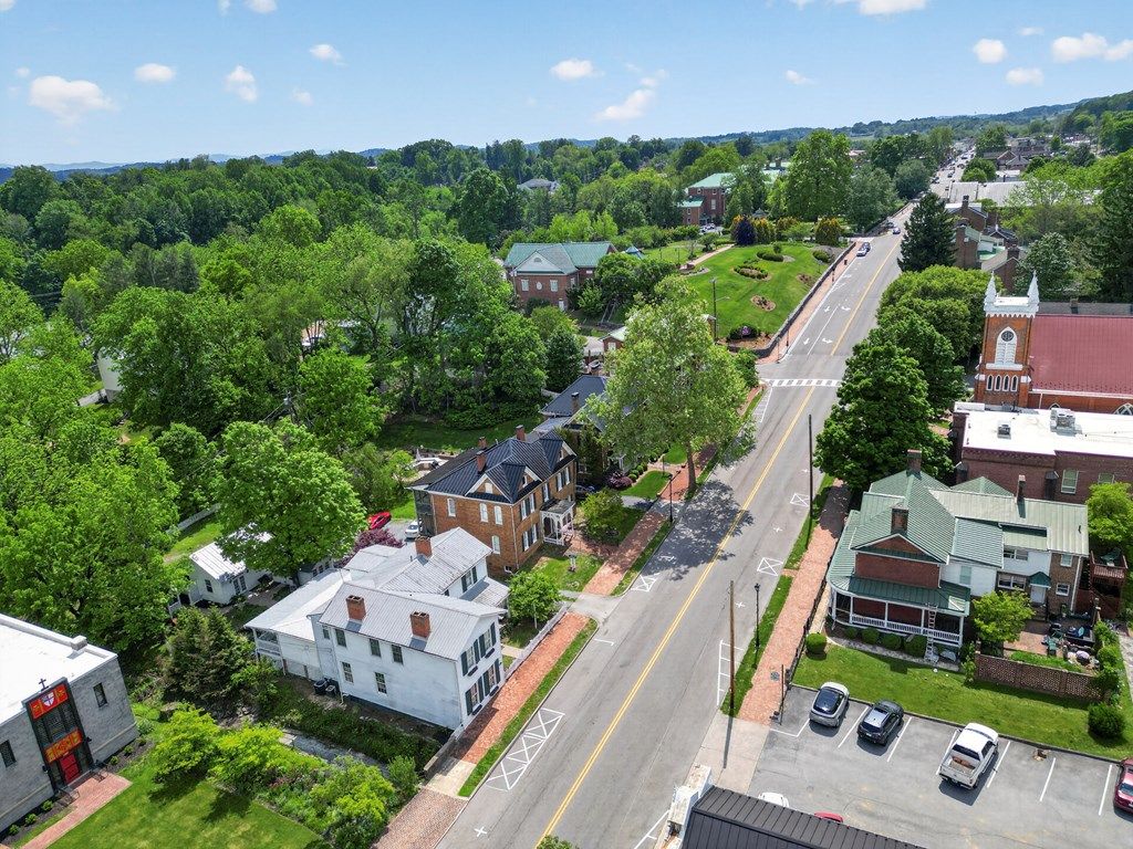 Photo of 116 E Main Street, Abingdon, VA 24210 (MLS # 110131)