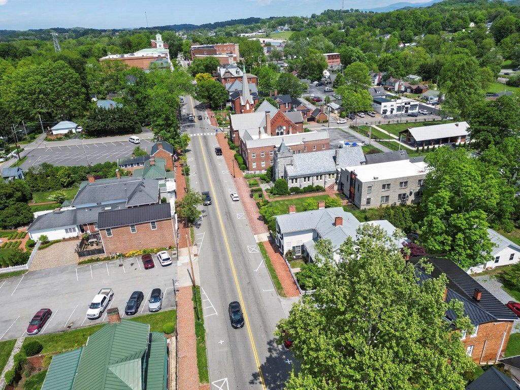 Photo of 116 E Main Street, Abingdon, VA 24210 (MLS # 110131)