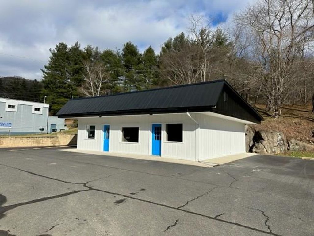 Photo of 1039 N Independence Ave, Independence, VA 24348 (MLS # 104359)