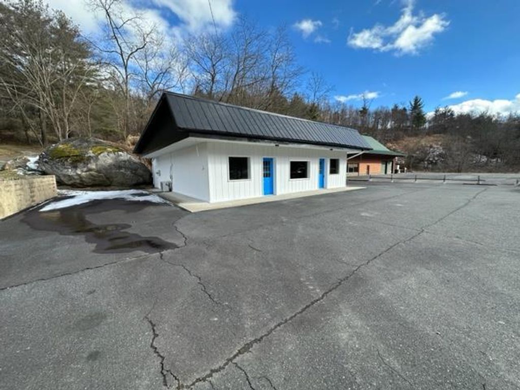 Photo of 1039 N Independence Ave, Independence, VA 24348 (MLS # 104359)