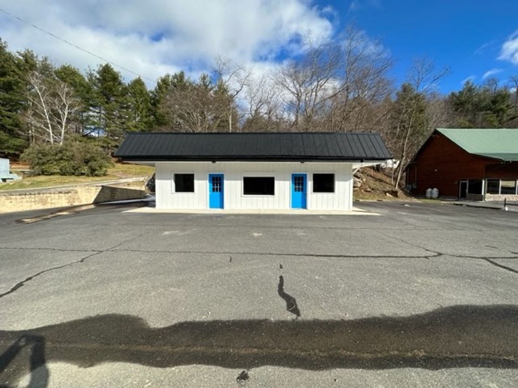 Photo of 1039 N Independence Ave, Independence, VA 24348 (MLS # 104359)