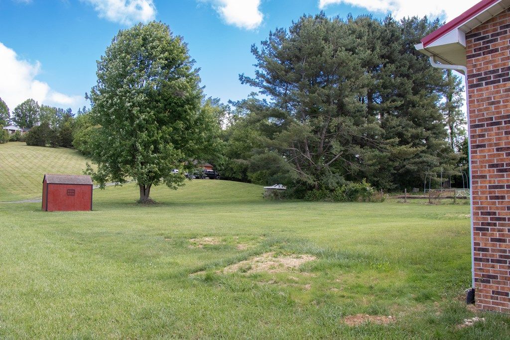 Photo of 269000 18373 Woodland Hills Road, Abingdon, VA 24210 (MLS # 110107)