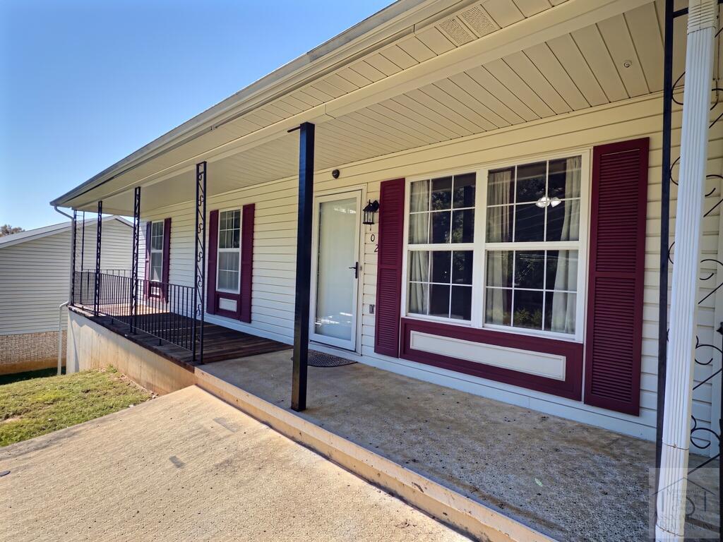 1102 Smith Lake Rd